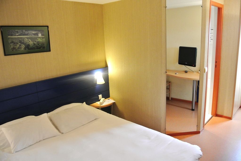Kyriad Orthez Room photo