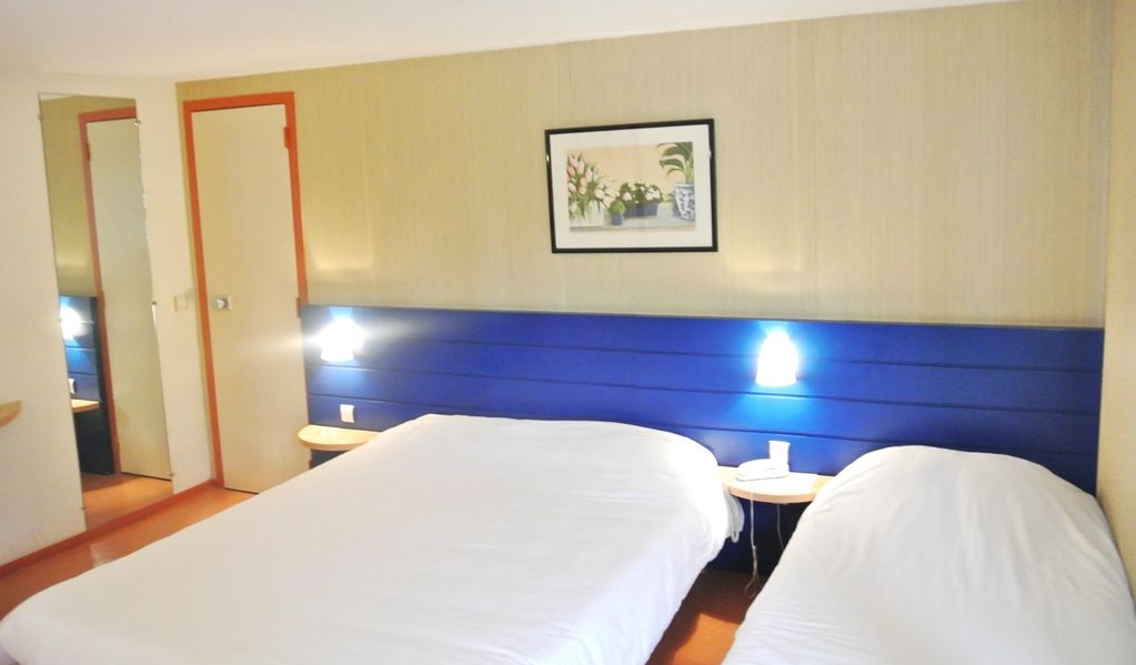 Kyriad Orthez Room photo