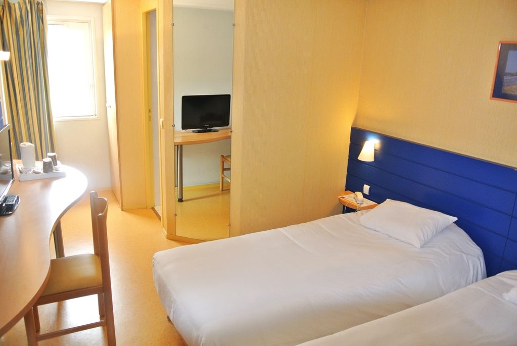 Kyriad Orthez Room photo